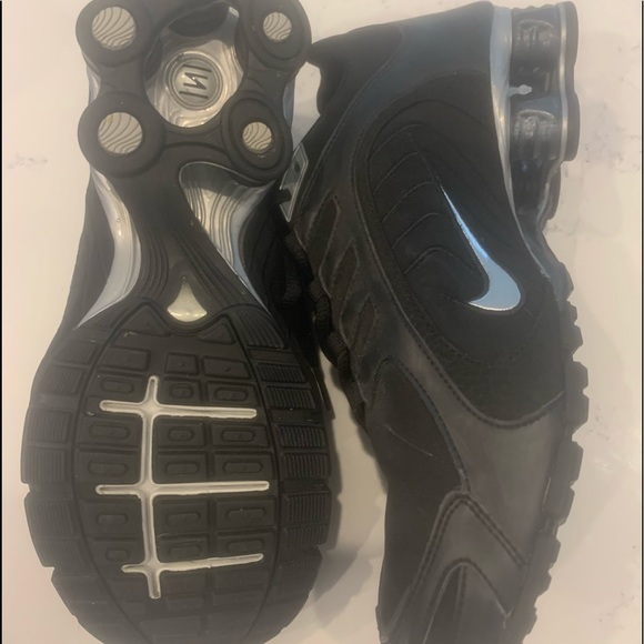womens black nike shox shoes